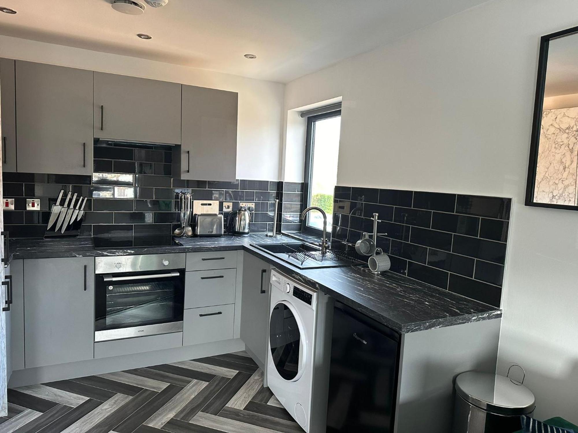 Newark House Premium Apartments With Sofa Beds - Wifi - Free Parking - Perfect For Contractors! 彼得伯勒 外观 照片