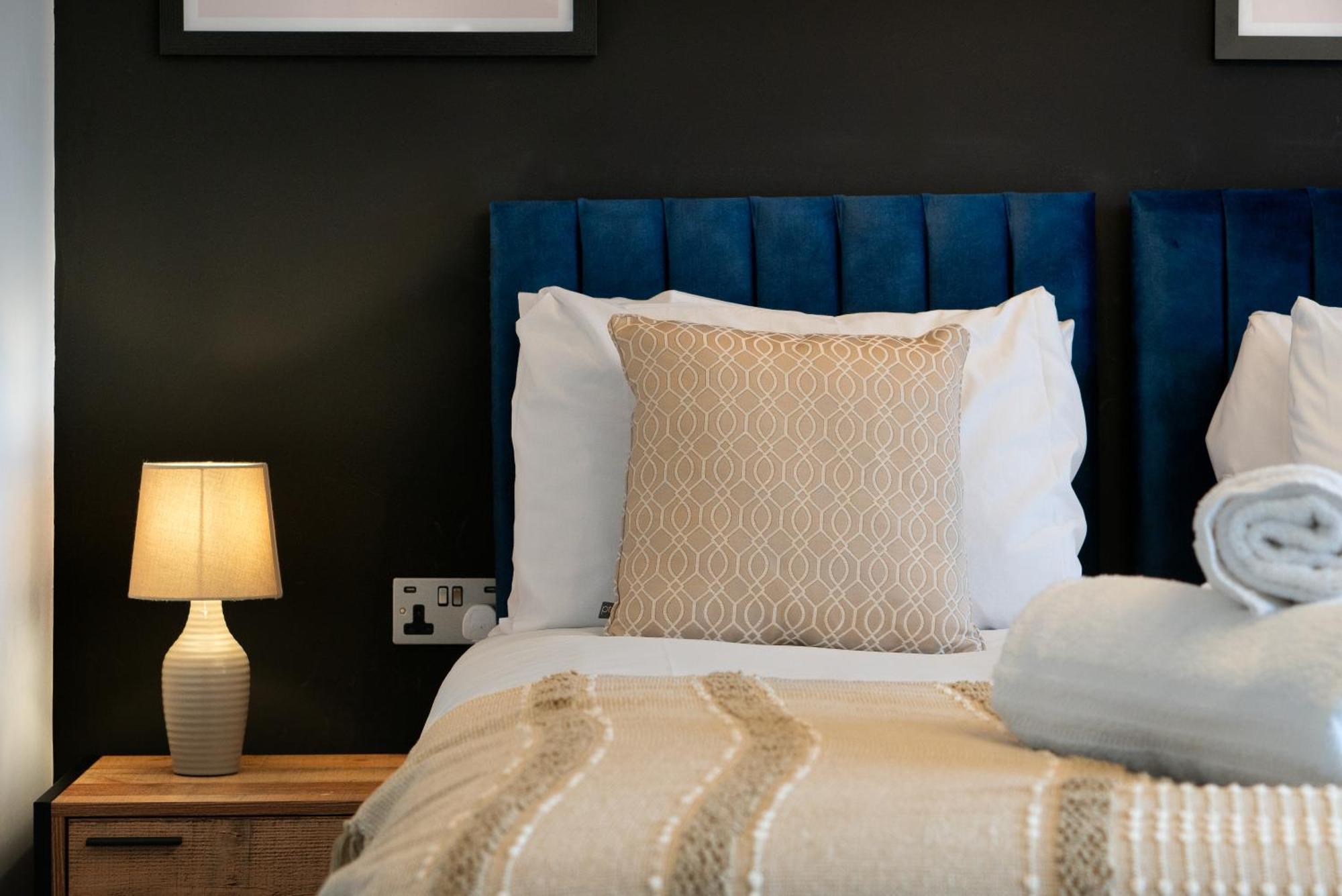 Newark House Premium Apartments With Sofa Beds - Wifi - Free Parking - Perfect For Contractors! 彼得伯勒 外观 照片